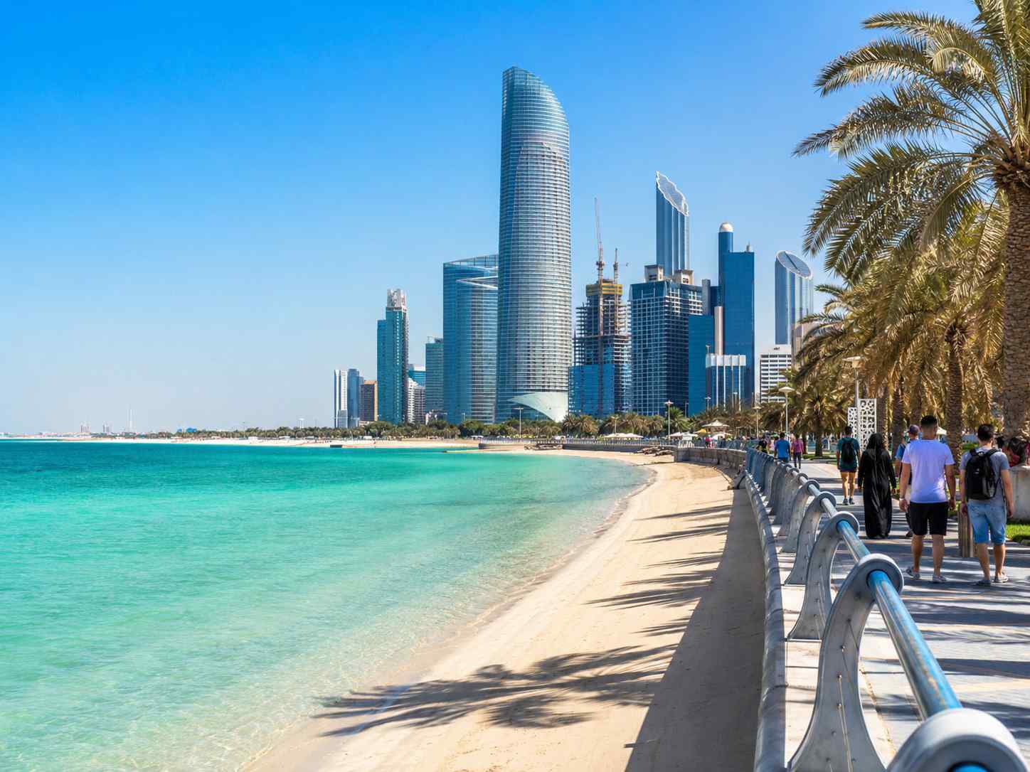 Discover the beautiful Abu Dhabi Corniche with panoramic waterfront and skyline views.